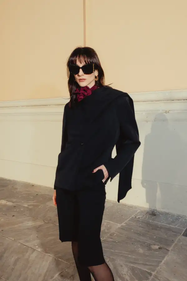 ONE PIECE BLAZER SCARF IN BLACK