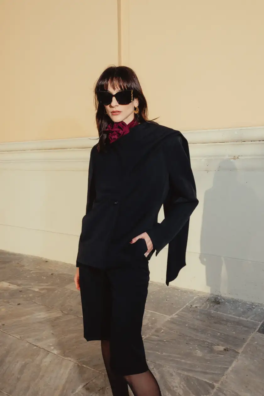 ONE PIECE BLAZER SCARF IN BLACK