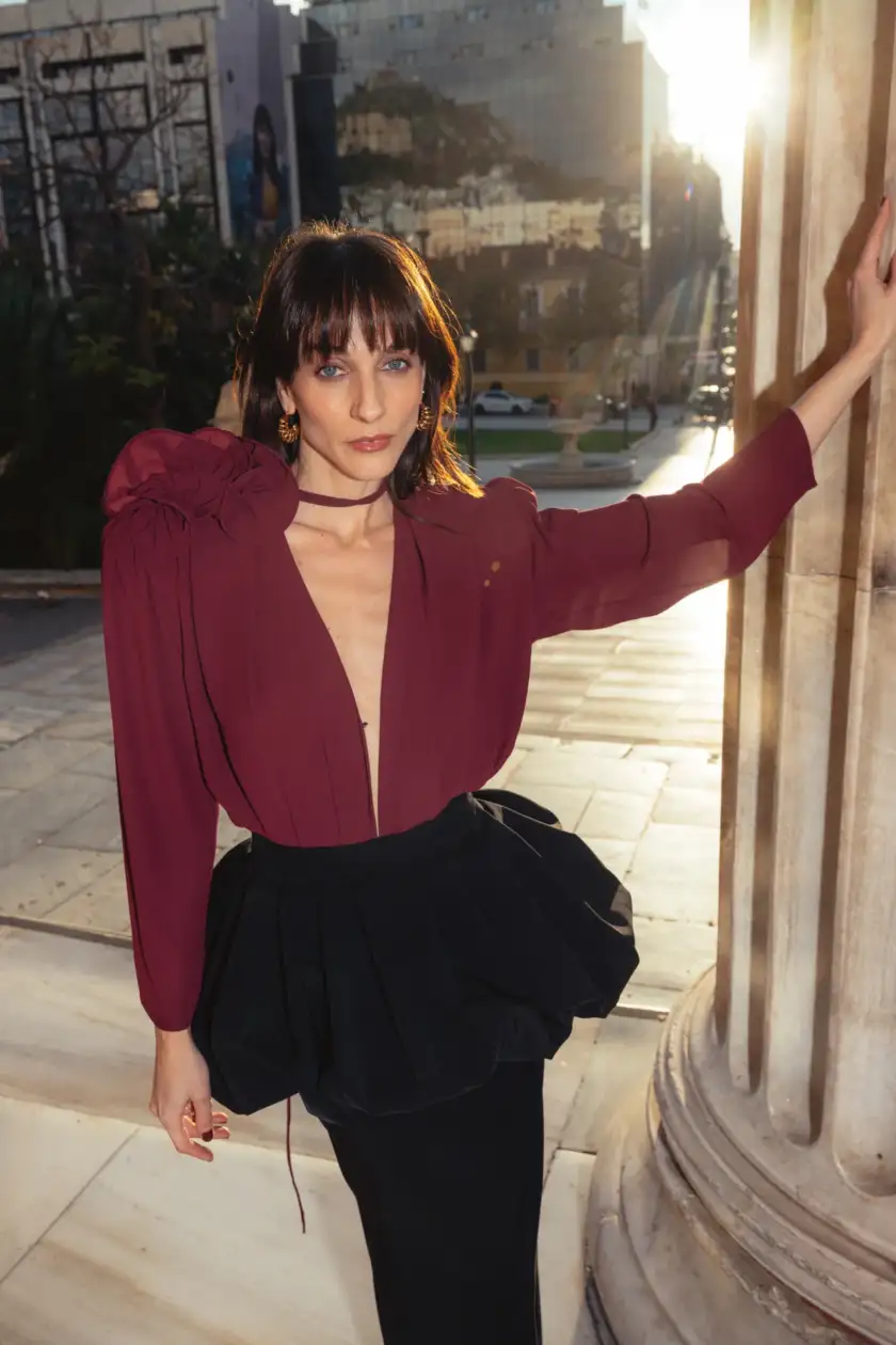 SIGNATURE FLOWER BLOUSE IN ROUGE CABERNET BORDEAUX